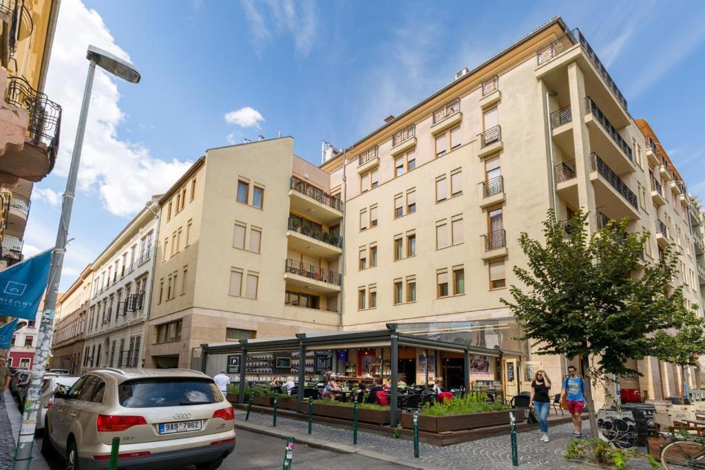 Space In Gozsdu Apartment Budapest Luaran gambar